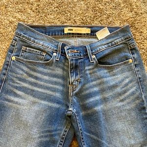 Size 5 Levi’s 524 skinny jeans.